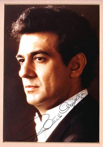 Placido-Domingo-autograph-signed-opera-music-memorabilia-the-three-tenors-signature-baritone-Jose-Placido-Domingo-Embil-spanish-conductor