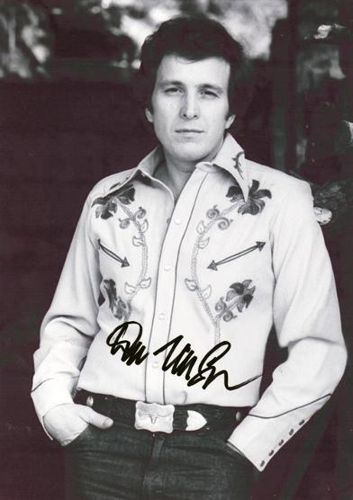 Don-McLean-autograph-signed-american-pie-music-memorabilia-vincent-and-I-love-you-so-crying-castles-in-the-air-wonderful-baby-folk-rock-singer-songwriter-signature
