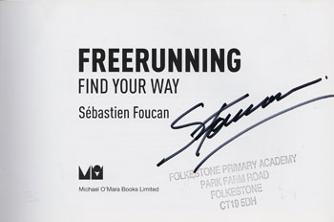 Sebastien-Foucan-signed-Freerunning-Free-Running-Find-Your-Way-Parkour-book-first-edition-james bond-007-casino royale-mollaka casino royale