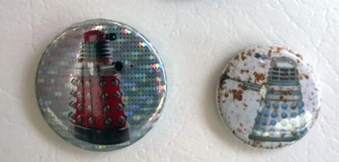 Dr-Who-memorabilia-1970s-BBC-TV-Doctor-Who-badge-Daleks-collectables-time-lord-sci-fi