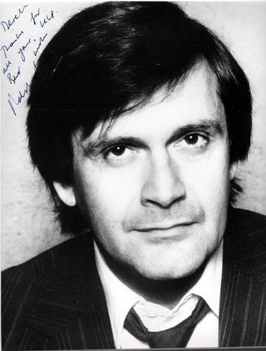 Ralph-Bates-autograph-signed-Hammer-Horror-Films-memorabilia-movies-Dr-Jekyll-and-Sister-Hyde-Taste-the-Blood-of-Dracula-The-Horror-of-Frankenstein-Dear-John-signature